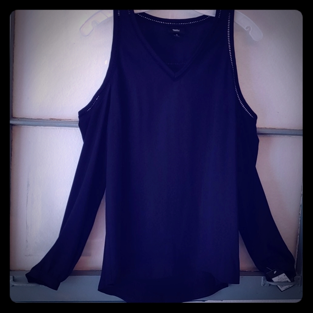 New beautiful cold shoulder blouse NWT